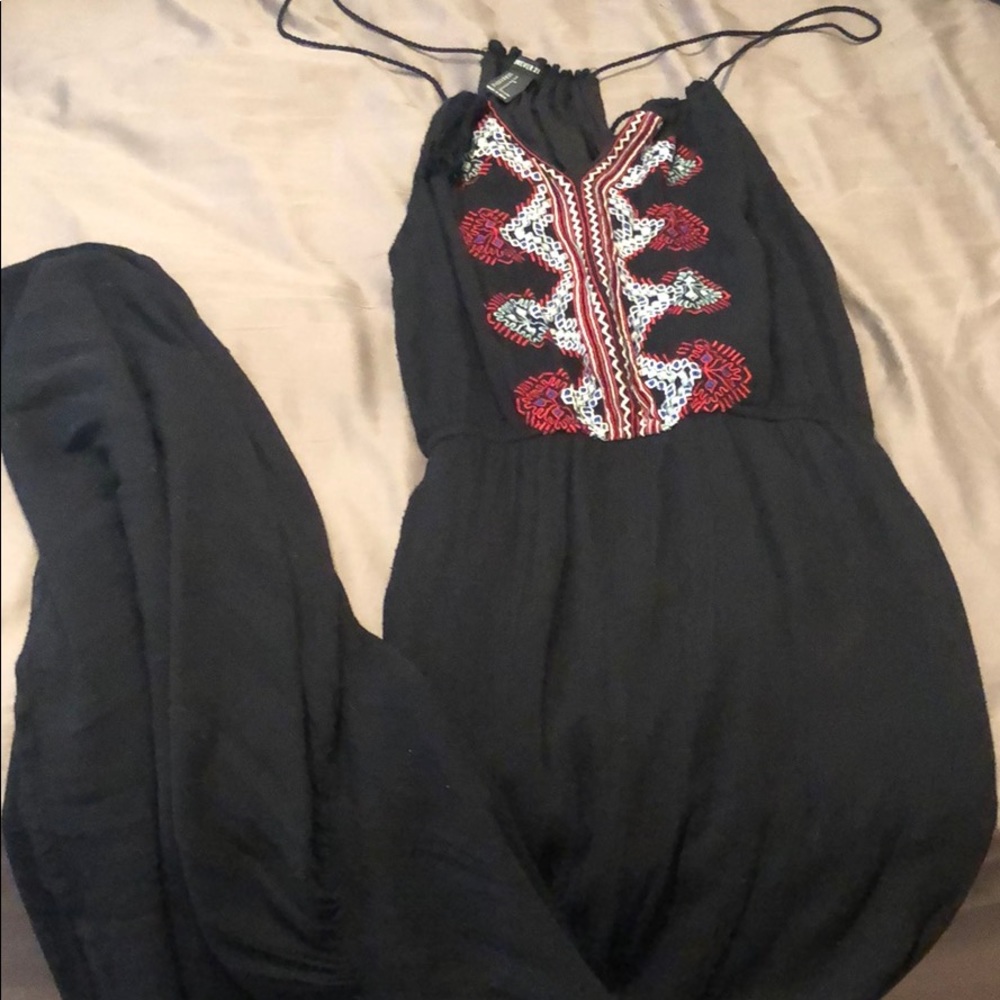 Gorgeous black maxi dress!